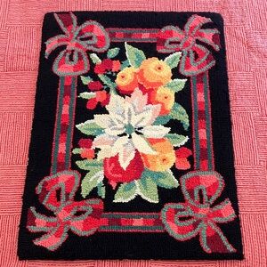 Wool hand hooked Floral Patterned Door Mat / wall hanging / rug / bath carpet